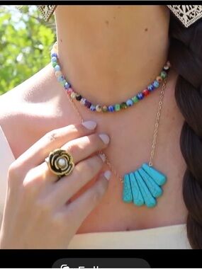 Plunder Bright Turquoise Colored Howlite Teardrop Fan Necklace with Gold Chain